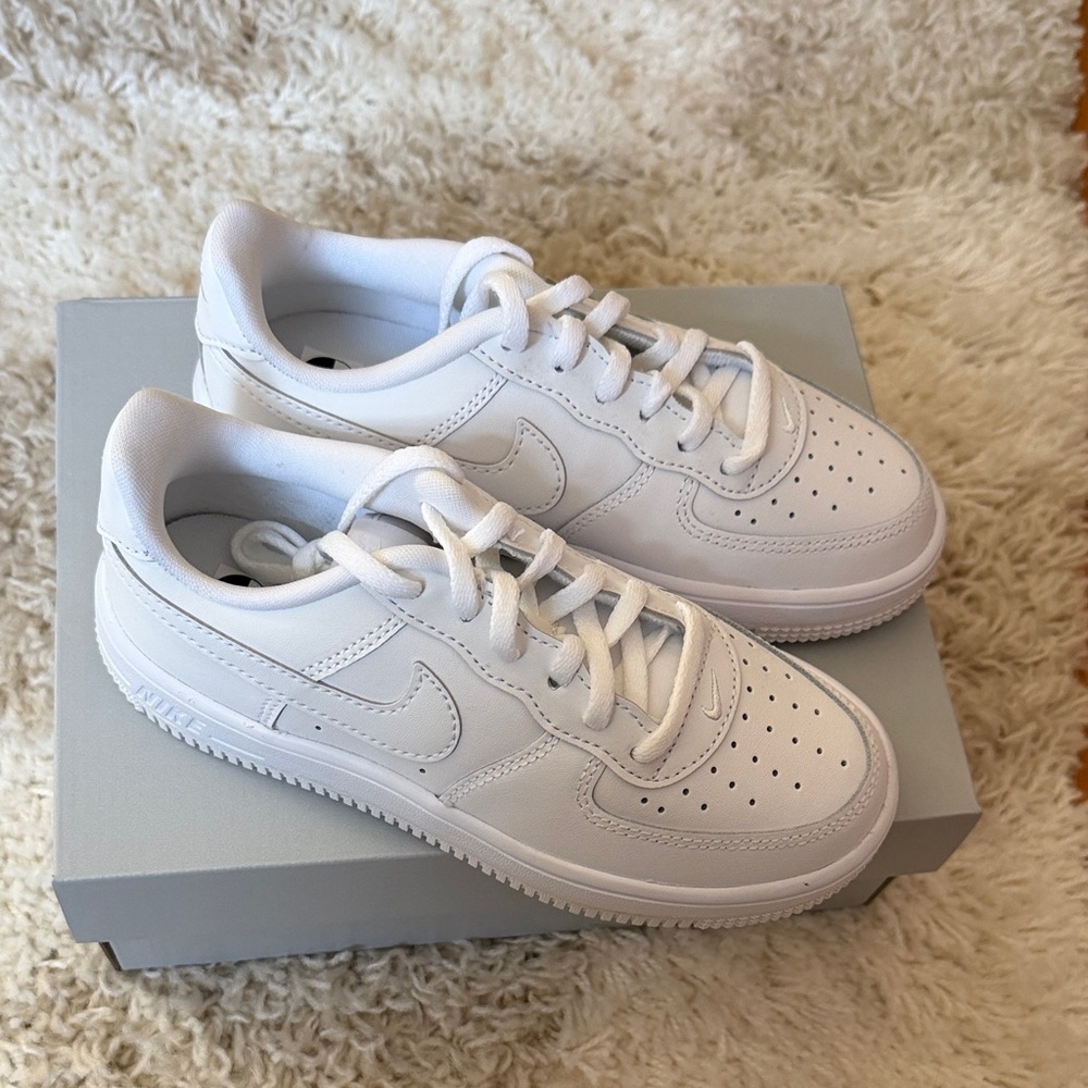 Nike Kids Air Force 1 low lace size 1